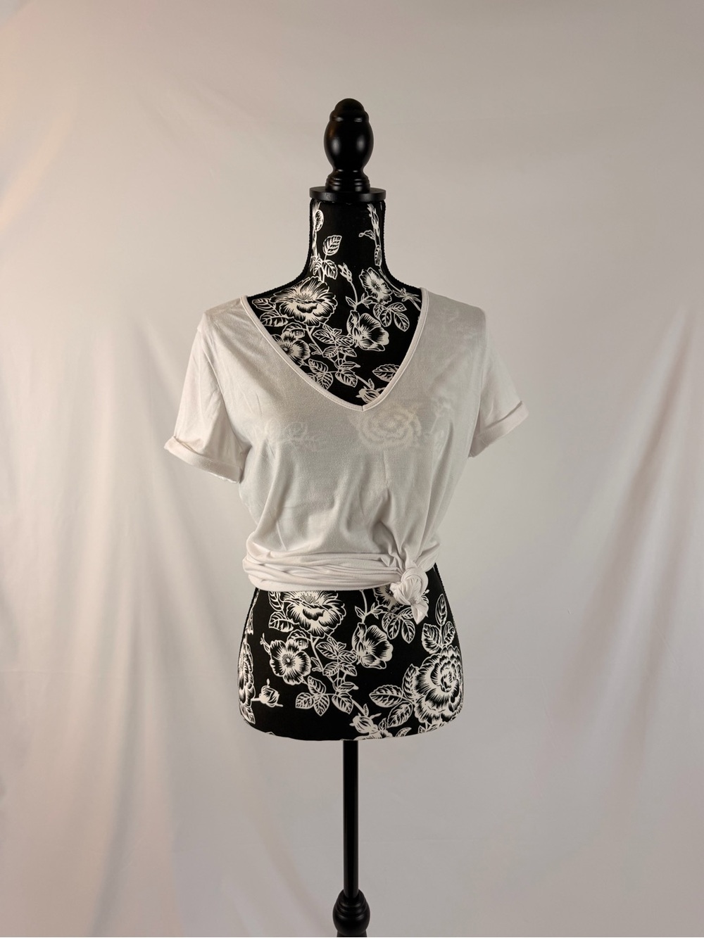 Women's White V-Neck Short Sleeve Top